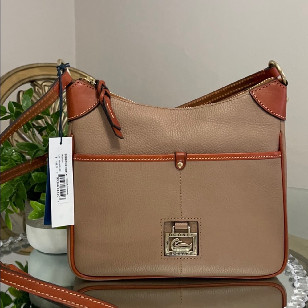 Dooney & bourke  bag